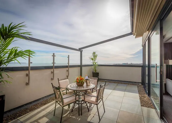 Whites Of מלון 4*